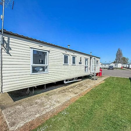 10 Berth Caravan For Hire At Seawick Holiday Park In Essex Ref 27102Sw Clacton-on-Sea Εξωτερικό φωτογραφία