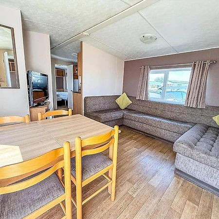 10 Berth Caravan For Hire At Seawick Holiday Park In Essex Ref 27102Sw Clacton-on-Sea Εξωτερικό φωτογραφία