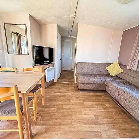 10 Berth Caravan For Hire At Seawick Holiday Park In Essex Ref 27102Sw Clacton-on-Sea Εξωτερικό φωτογραφία
