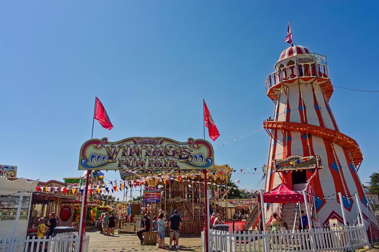 10 Berth Caravan For Hire At Seawick Holiday Park In Essex Ref 27102Sw Clacton-on-Sea Εξωτερικό φωτογραφία