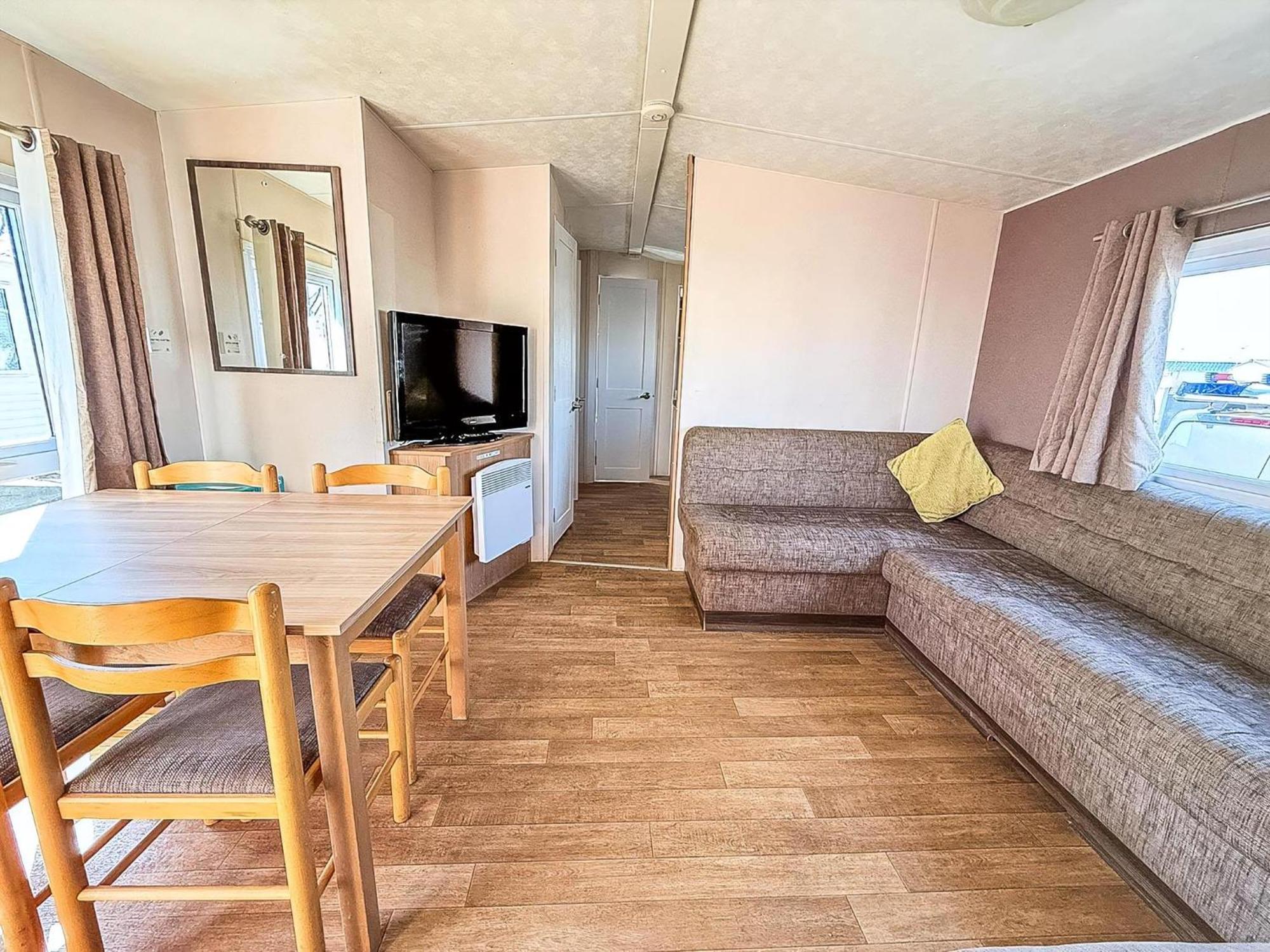 10 Berth Caravan For Hire At Seawick Holiday Park In Essex Ref 27102Sw Clacton-on-Sea Εξωτερικό φωτογραφία